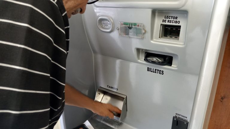 Denuncian cobro excesivo de luz
