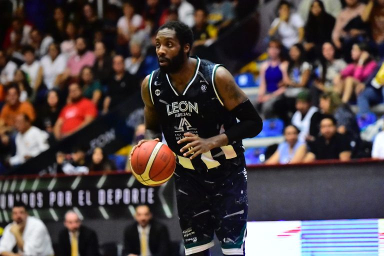 Wayne Langston seguirá en Abejas