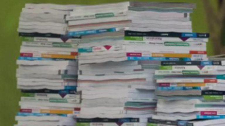 Marchan contra libros de texto