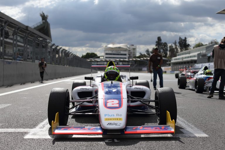 Artie sube al pódium en F4 Nacam