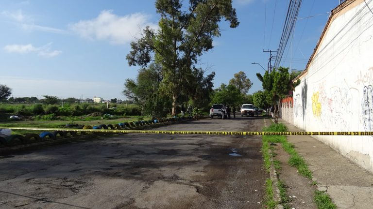 Abandonan 2 cuerpos