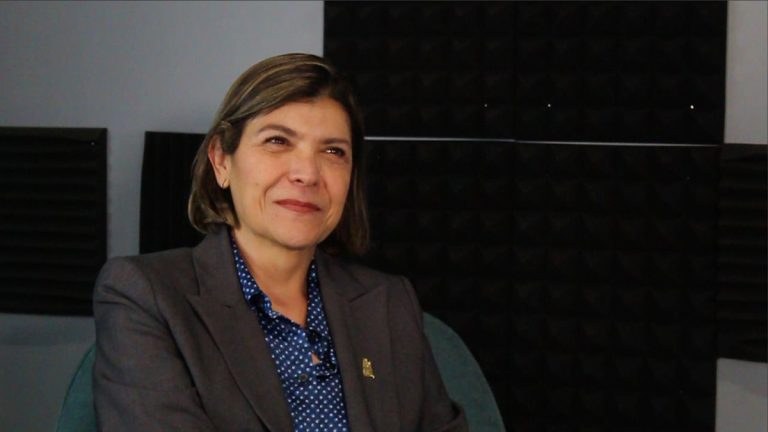 Va economista por la Rectoría Va economista por la Rectoría