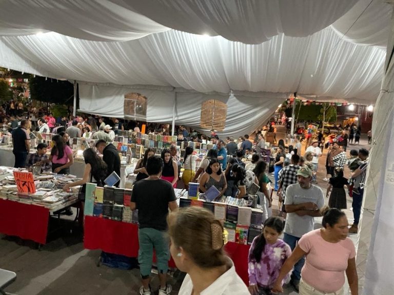 Continúa la Feria del Libro Continúa la Feria del Libro