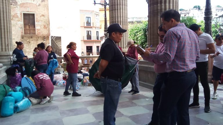 Levantan plantón colectivos de búsqueda de desaparecidos