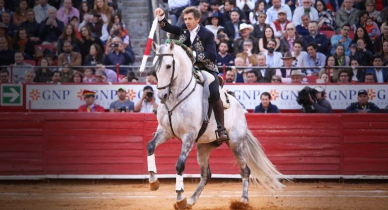 Adame y Martínez van con Hermoso