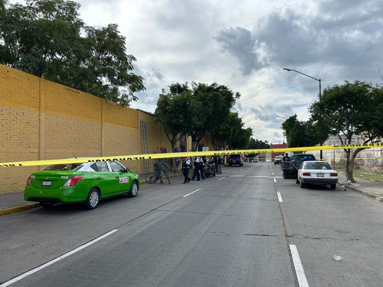 Acribillan a vendedor de flores