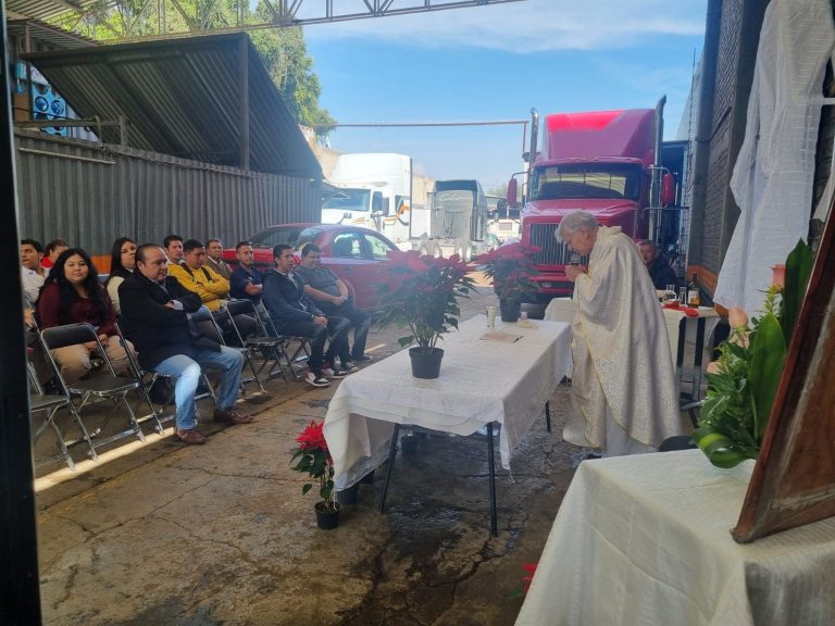Unidos celebran a La Virgen Morena Unidos celebran a La Virgen Morena