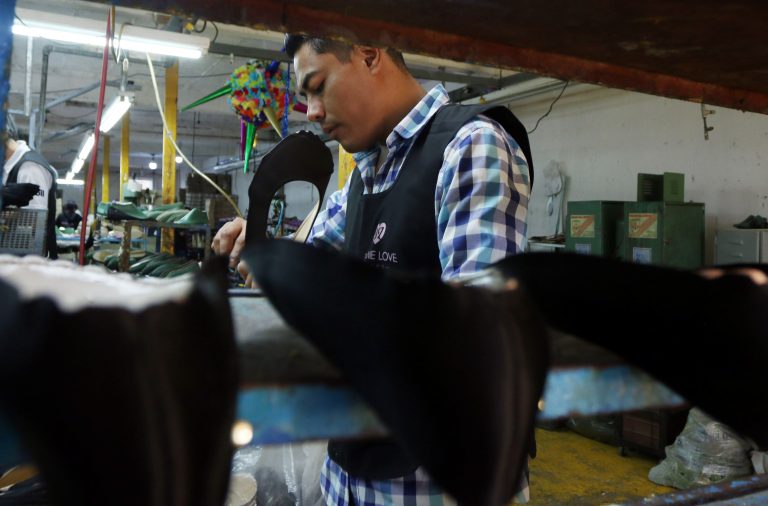 Empresarios a favor  del aumento al salario