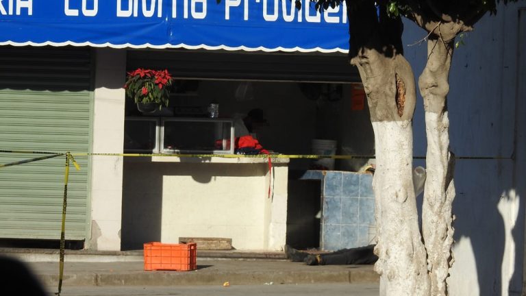 Muere menor afuera de una carnicería