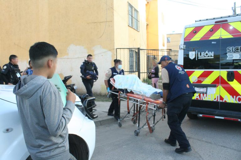 Lo balean en su casa