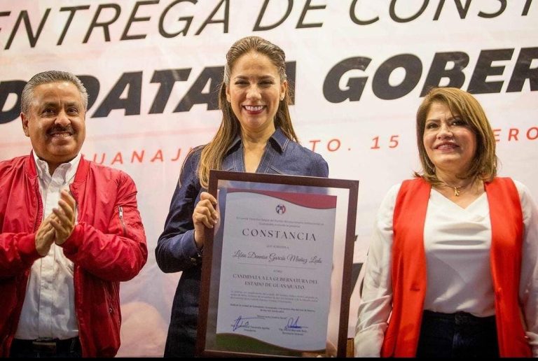 Recibe Libia constancia como candidata del PRI