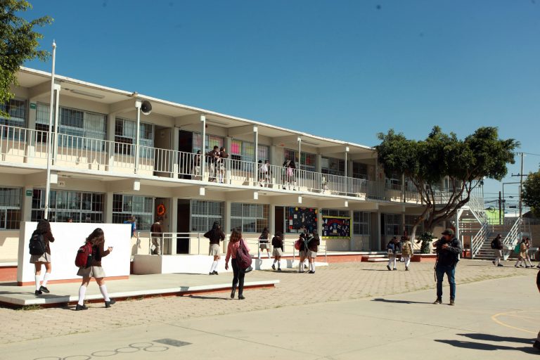 Escuelas mantienen abasto de agua