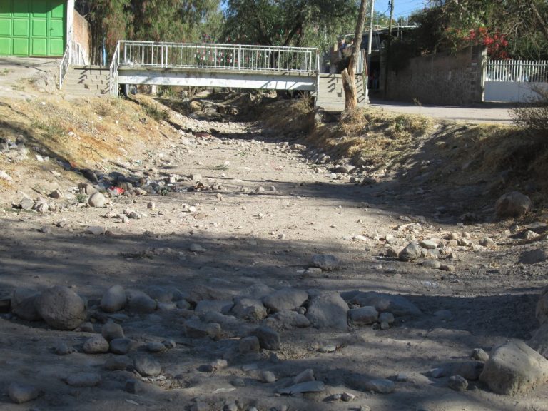 Envían pipas para combatir la escasez de agua