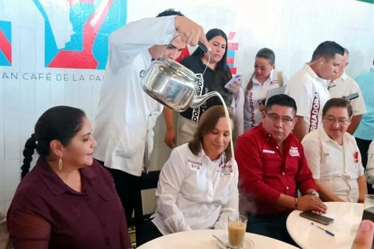 Gritan fuera a Rocío Nahle, pese a porra