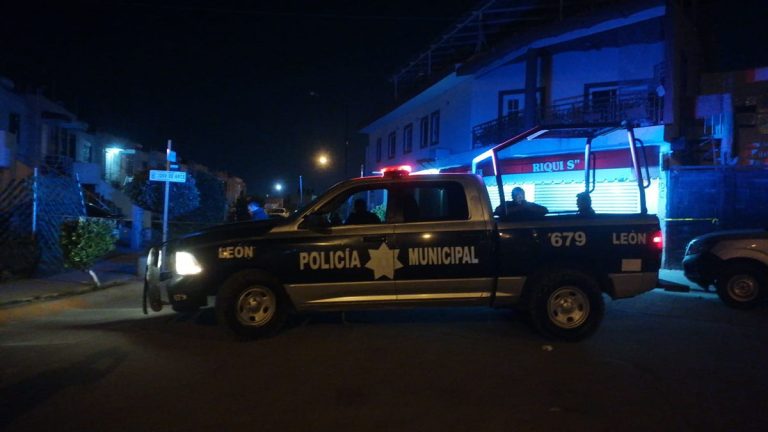Acribillan a dos