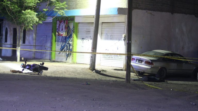 Lo tumbaron de la motocicleta
