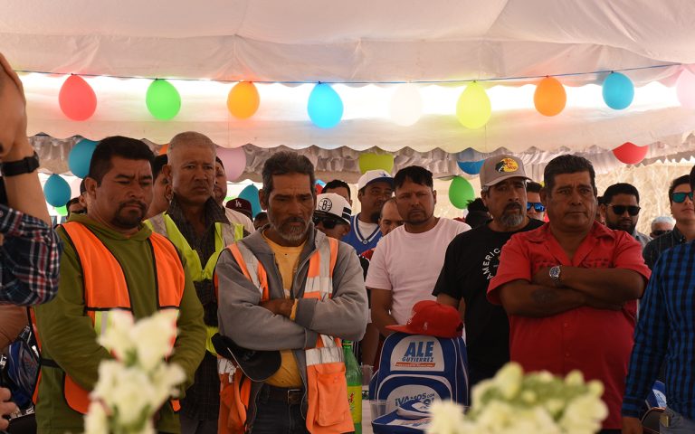 Destaca entrega de los albañiles