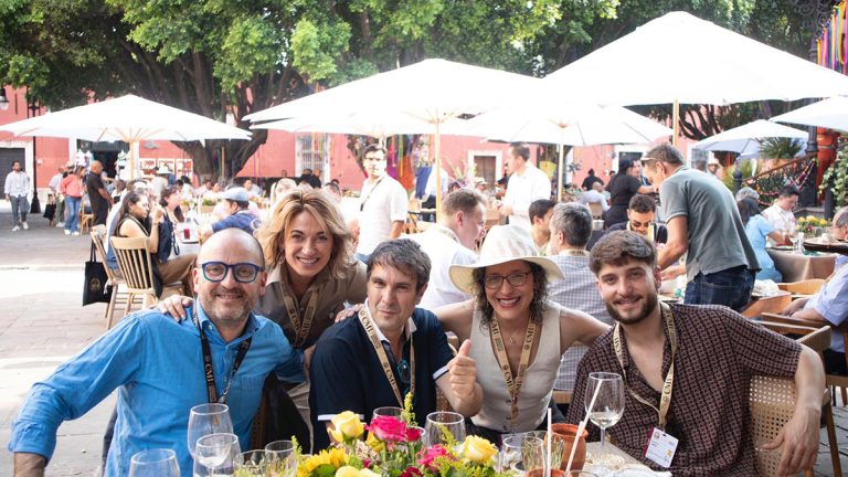 Disfrutan de cata de vinos en Jalpa de Cánovas