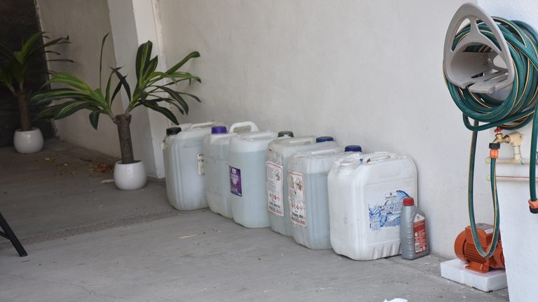 Tienen más de un mes sin agua