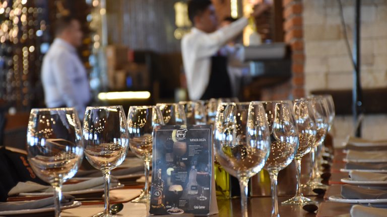 Restaurantes deben tener su propio alcoholímetro