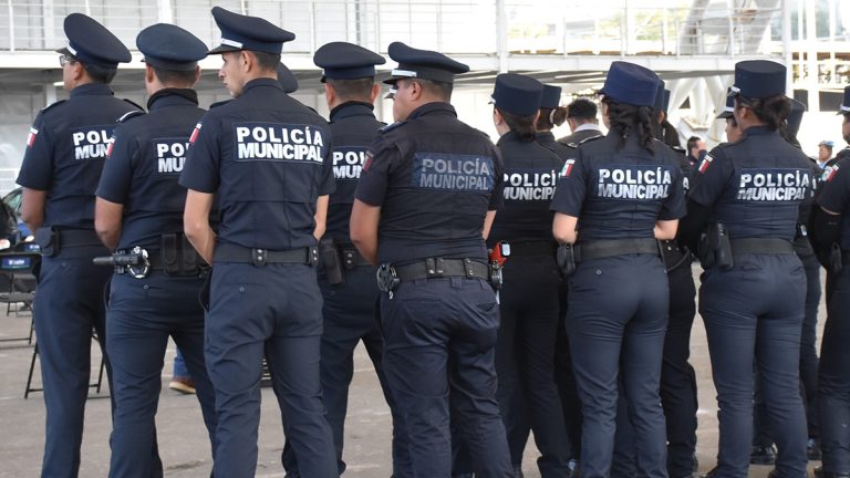 Propone aumento del salario a policías