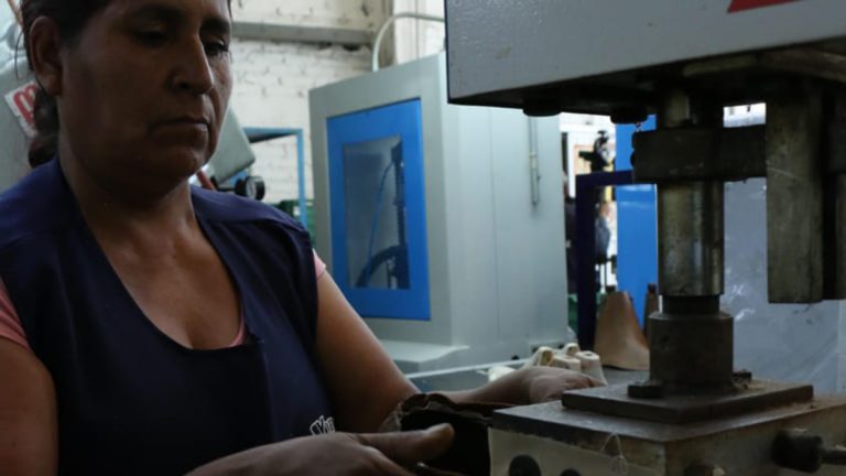 Casi 12 mil empleos perdidos en un año