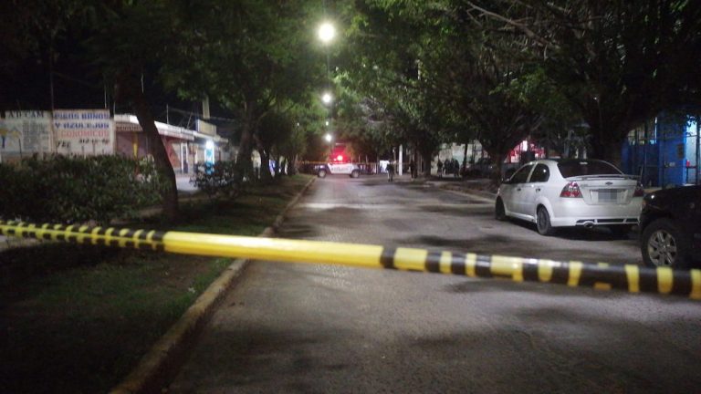 Estaban en la plática y les cayó la balacera