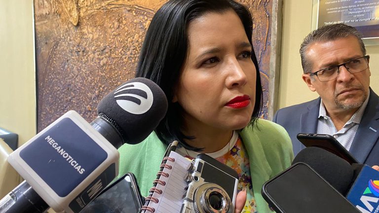 Soy respetuosa de los tiempos: Huett Soy respetuosa de los tiempos: Huett