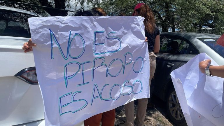 Se manifiestan contra el alcalde de Silao acusado de acoso