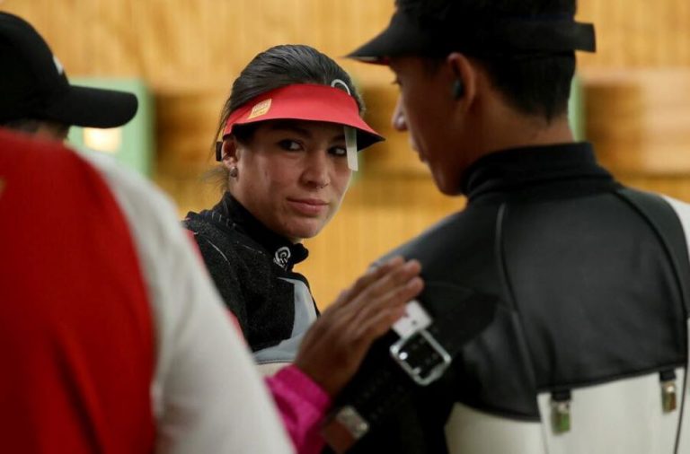 ¡Goretti Zumaya acarició medalla!
