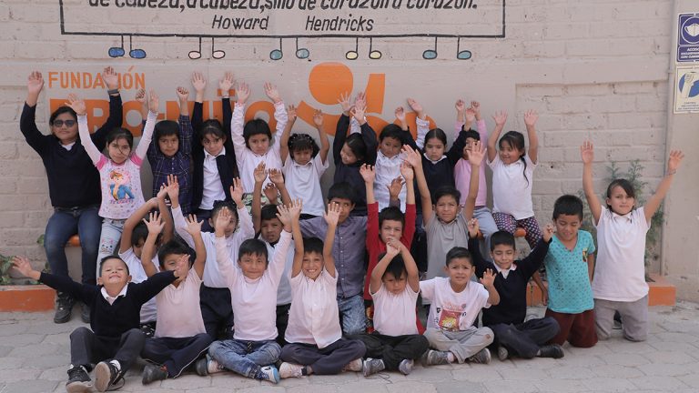 Buscan dar útiles a 260 alumnos