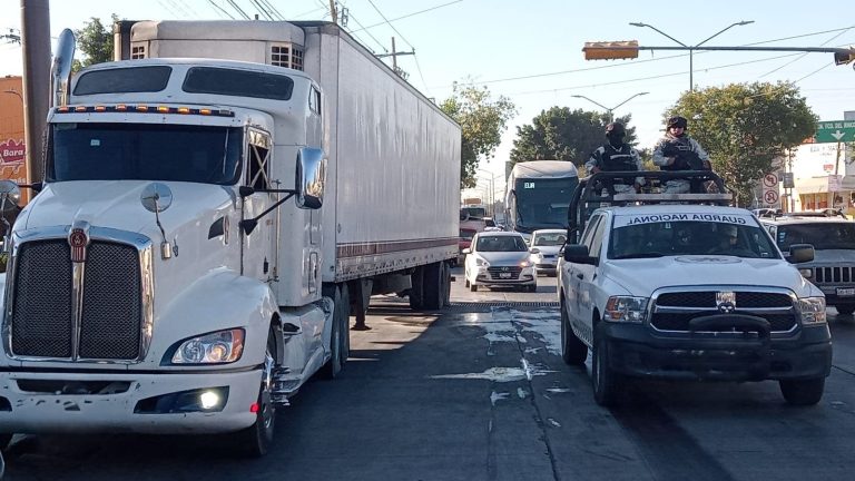 Viven transportistas inseguridad en las carreteras federales