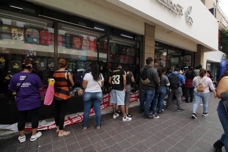Comerciantes esperan buena derrama por regreso a clases