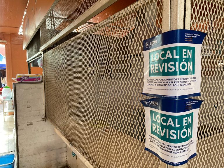 Retiran títulos de concesión a locatarios de mercados