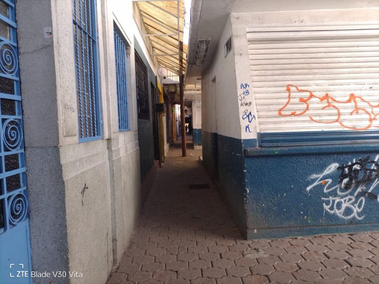 Abandonados y con severa crisis comercial