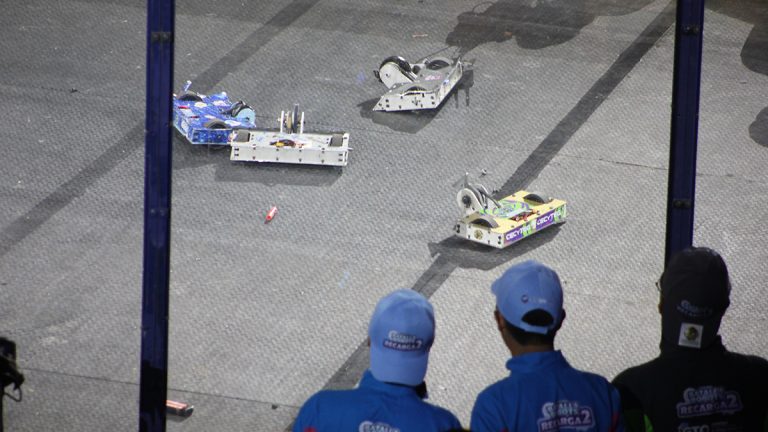 Intensa la segunda jornada de la Batalla de Robots Recarga2 Intensa la segunda jornada de la Batalla de Robots Recarga2