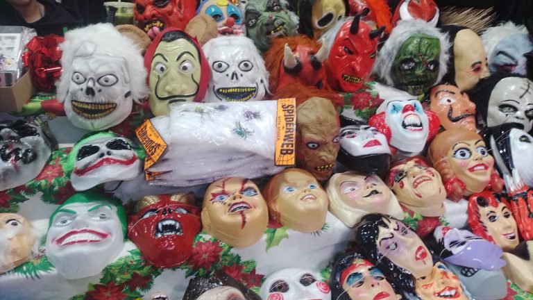 Payasos, asesinos y fantasmas Payasos, asesinos y fantasmas