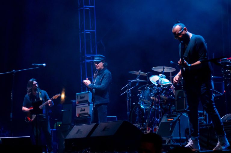 Caifanes llena la Velaria
