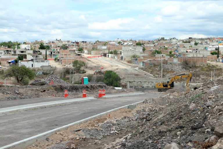 Trabajos en puente de Barranca de Venaderos y Cañada del Refugio con avances considerables
