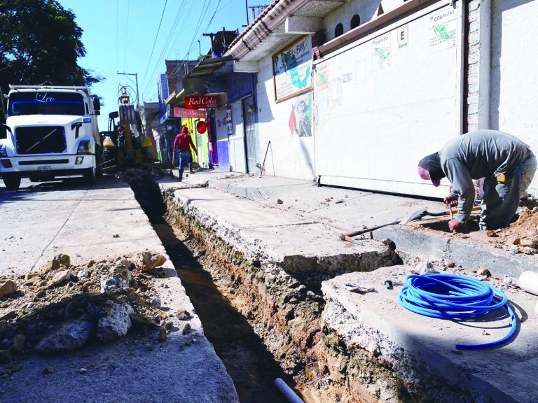Renuevan redes de agua potable