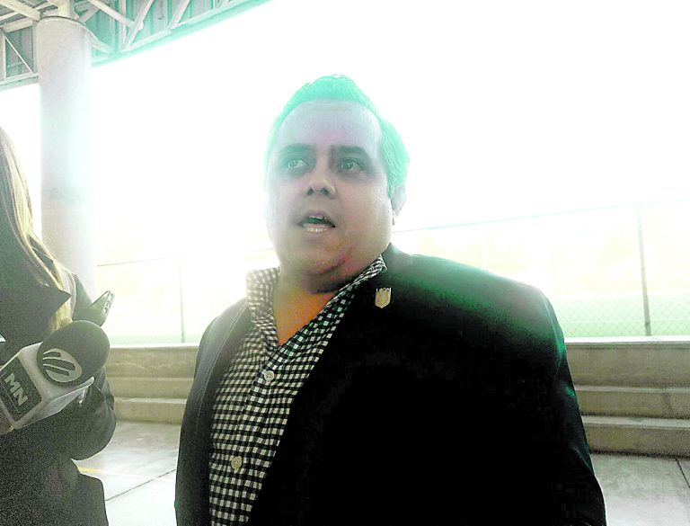 Retiran ambulantes de estaciones del SIT