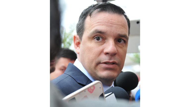 Otorgará 17 fiats a notarios tras examen de oposición