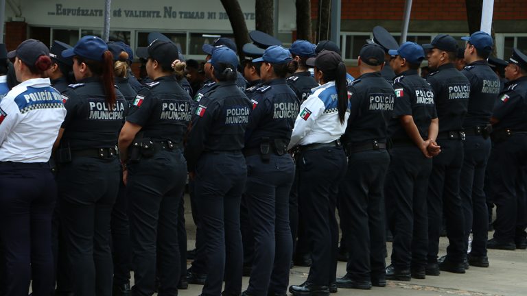 Dan seguimiento a ex policías despedidos