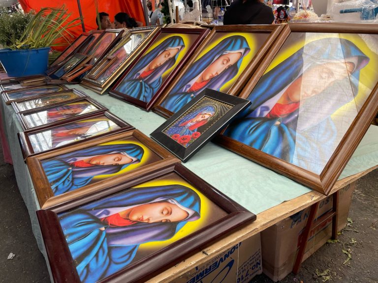 Altares y promesas para la Virgen de dolores