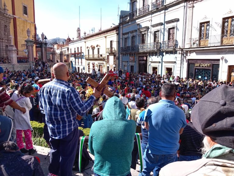 Albañiles celebran el Día de la Santa Cruz