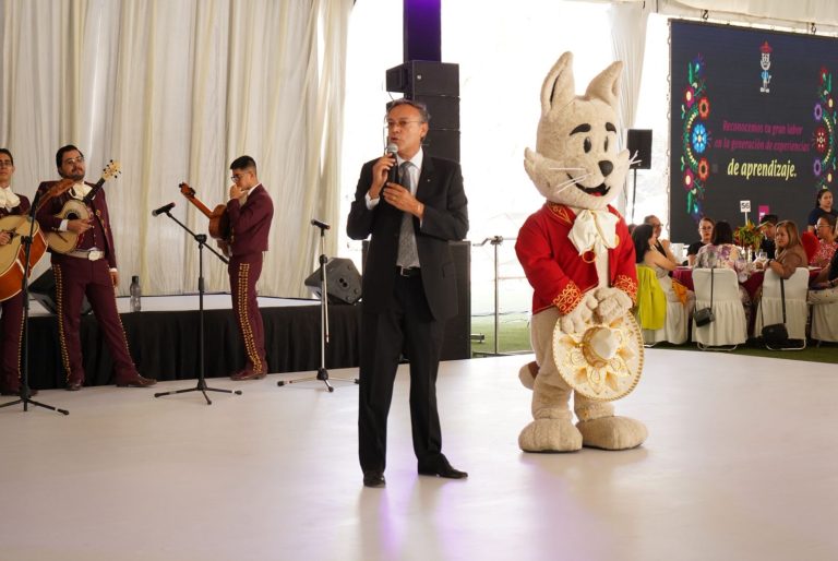 Docentes lasallistas celebran su día a la mexicana