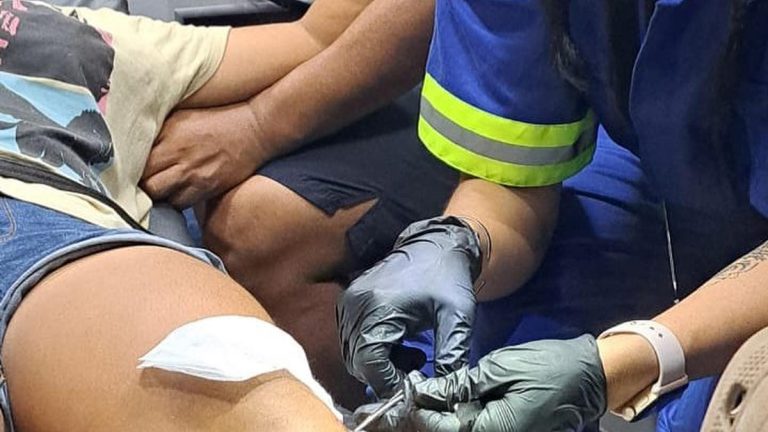 Un hombre ataca a su familia a machetazos