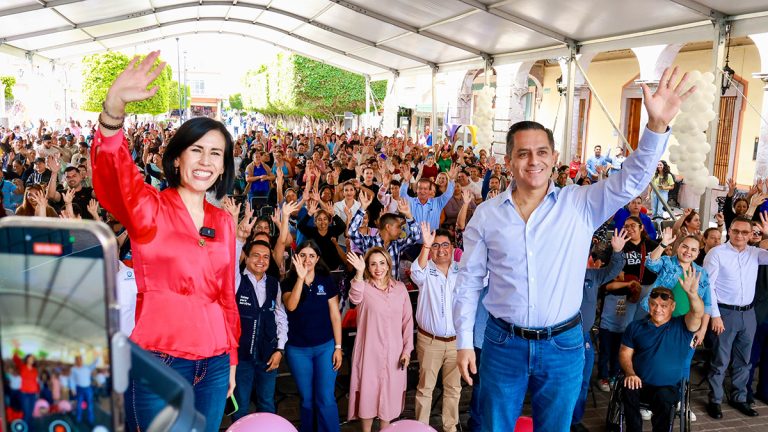 Entregan tarjetas rosas del ‘nuevo comienzo’