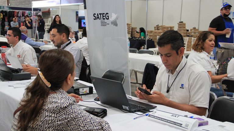 Ofrecen trámites y asesoría gratisen Feria de Servicios de CANACO