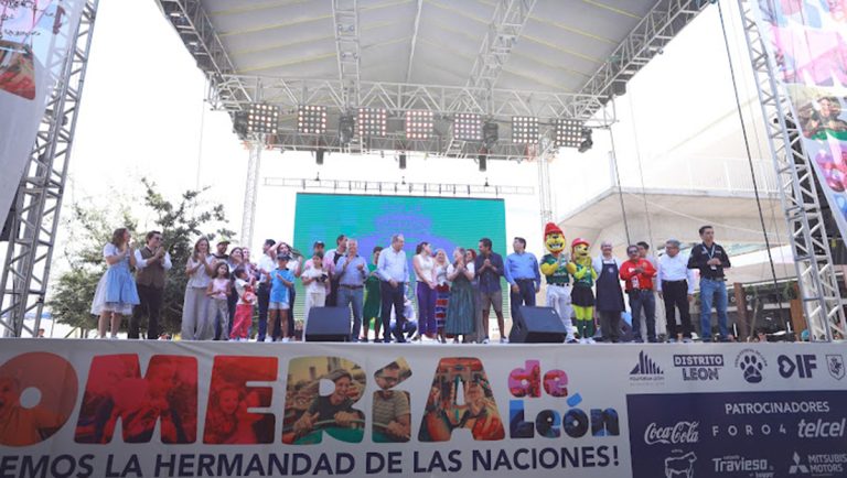 Celebran la diversidad en la Romería de la Raza